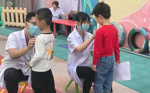 合肥市庐阳融创幼儿园晨检演练，晨检机器人可助力